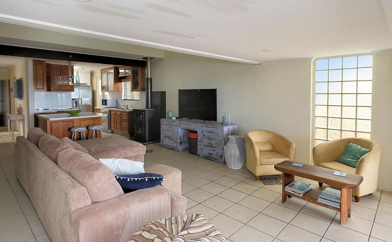 At Your Feet Apartment Bargara
